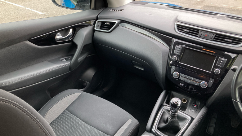 Nissan Qashqai 1.3 DiG-T 160 Acenta Premium 5dr Petrol Hatchback